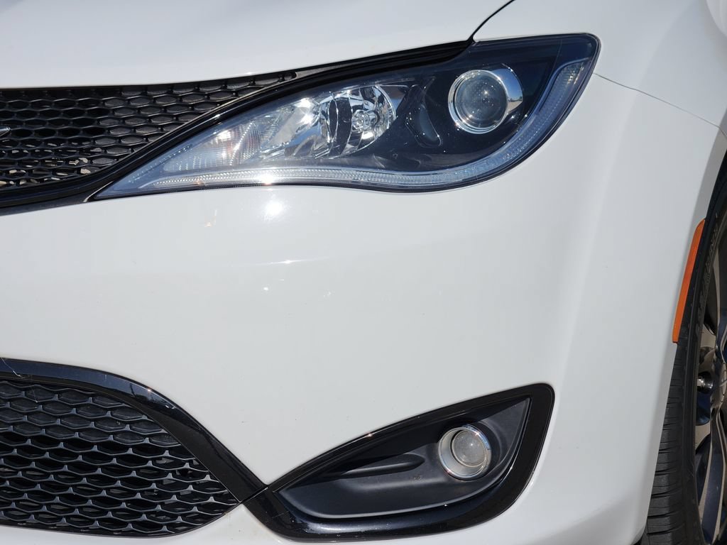 Used 2020 Chrysler Pacifica Touring w/ S Appearance Package FWD image 10