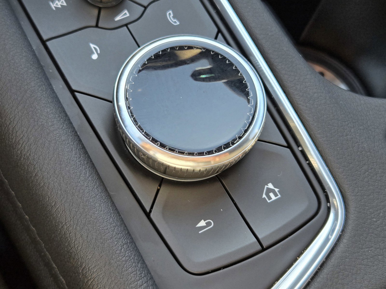 Used 2025 Cadillac XT6 Luxury image 24