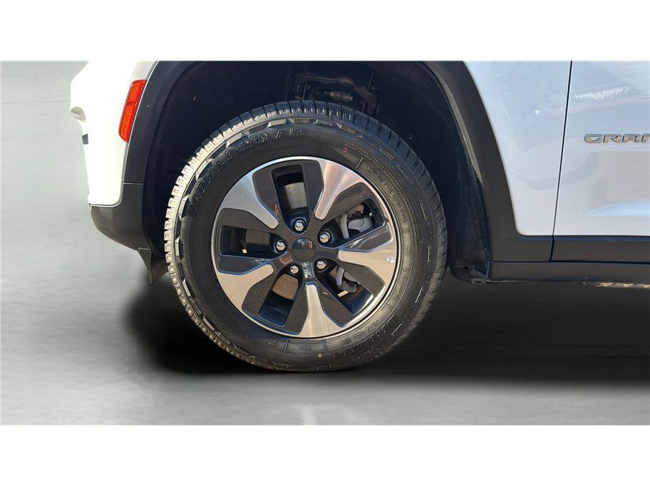 Used 2024 Jeep Grand Cherokee Limited 4xe AWD/4WD image 13
