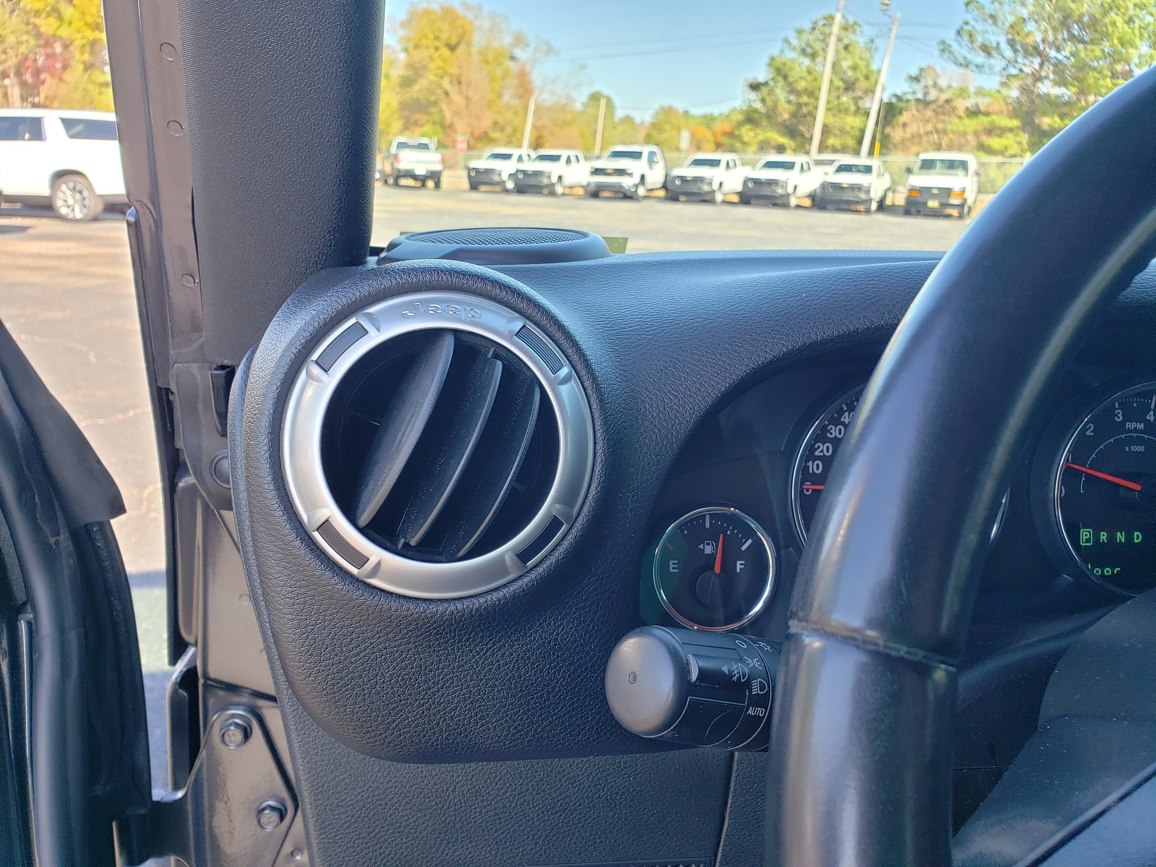 Used 2016 Jeep Wrangler Unlimited Sahara image 16