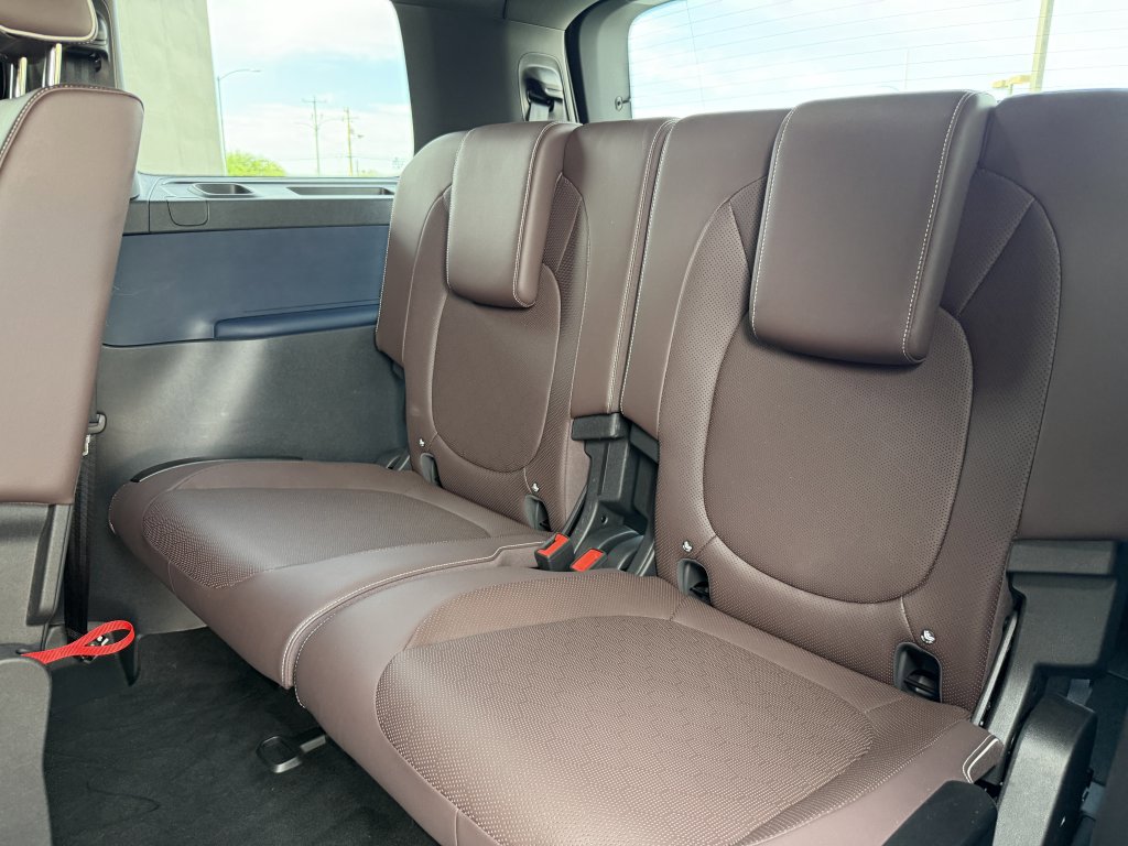 Used 2025 Volkswagen ID. Buzz Pro S RWD image 36
