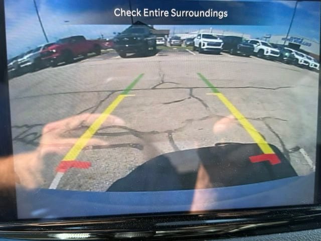 Used 2025 Chrysler Pacifica Limited FWD image 9