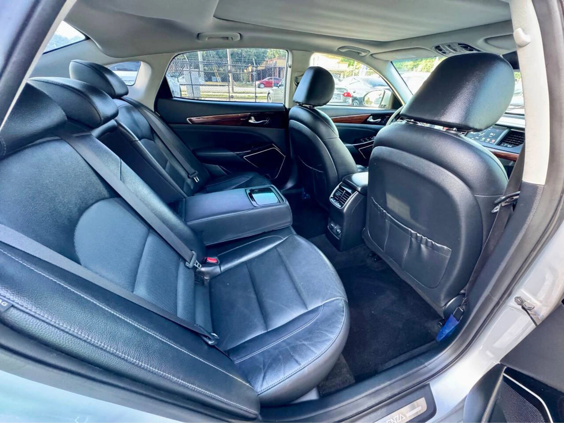 Used 2017 Kia Cadenza Technology image 16