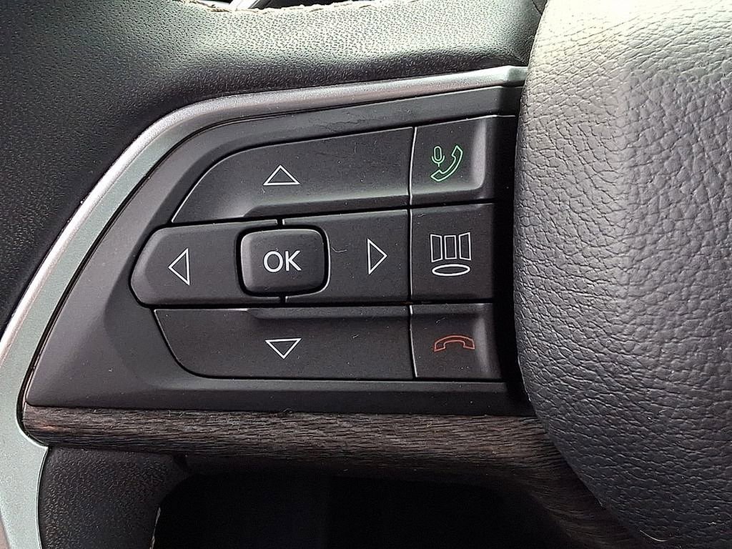 Used 2024 Jeep Grand Cherokee Limited w/ Black Appearance Package image 21