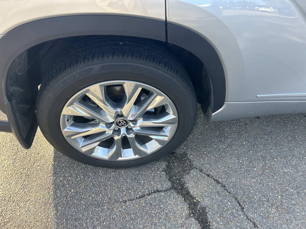 Used 2022 Toyota Highlander Limited image 11