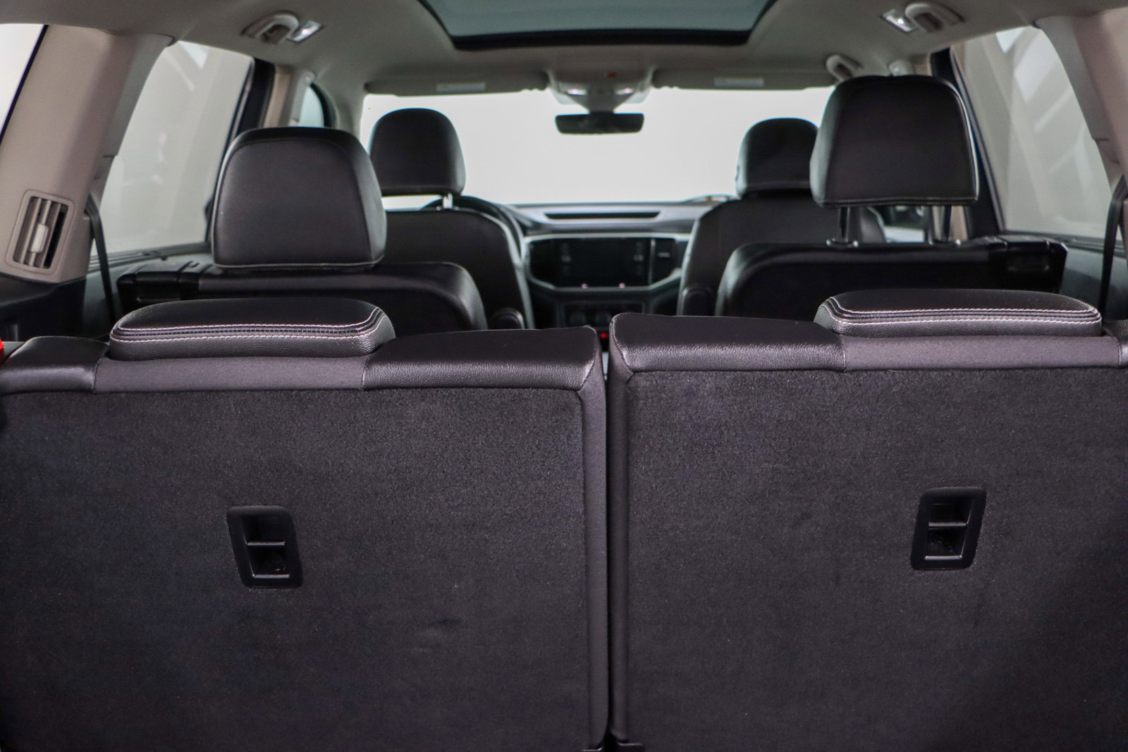 Used 2023 Volkswagen Atlas SEL R-Line image 32