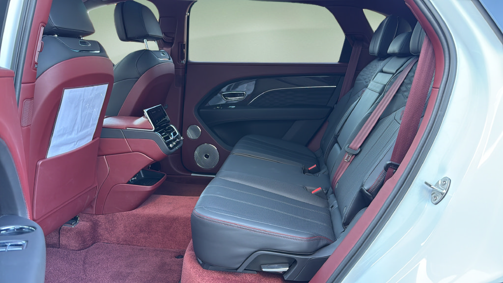 Used 2023 Bentley Bentayga Extended Wheelbase AWD/4WD image 27