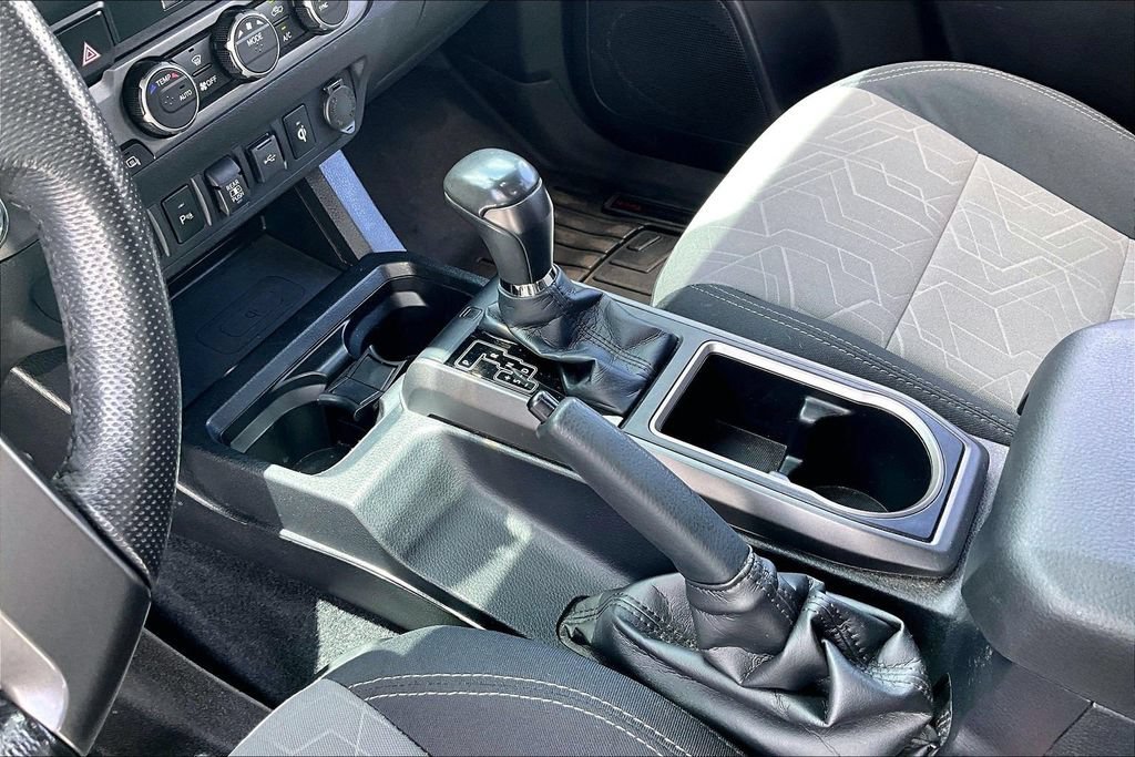 Used 2021 Toyota Tacoma SR AWD/4WD image 14