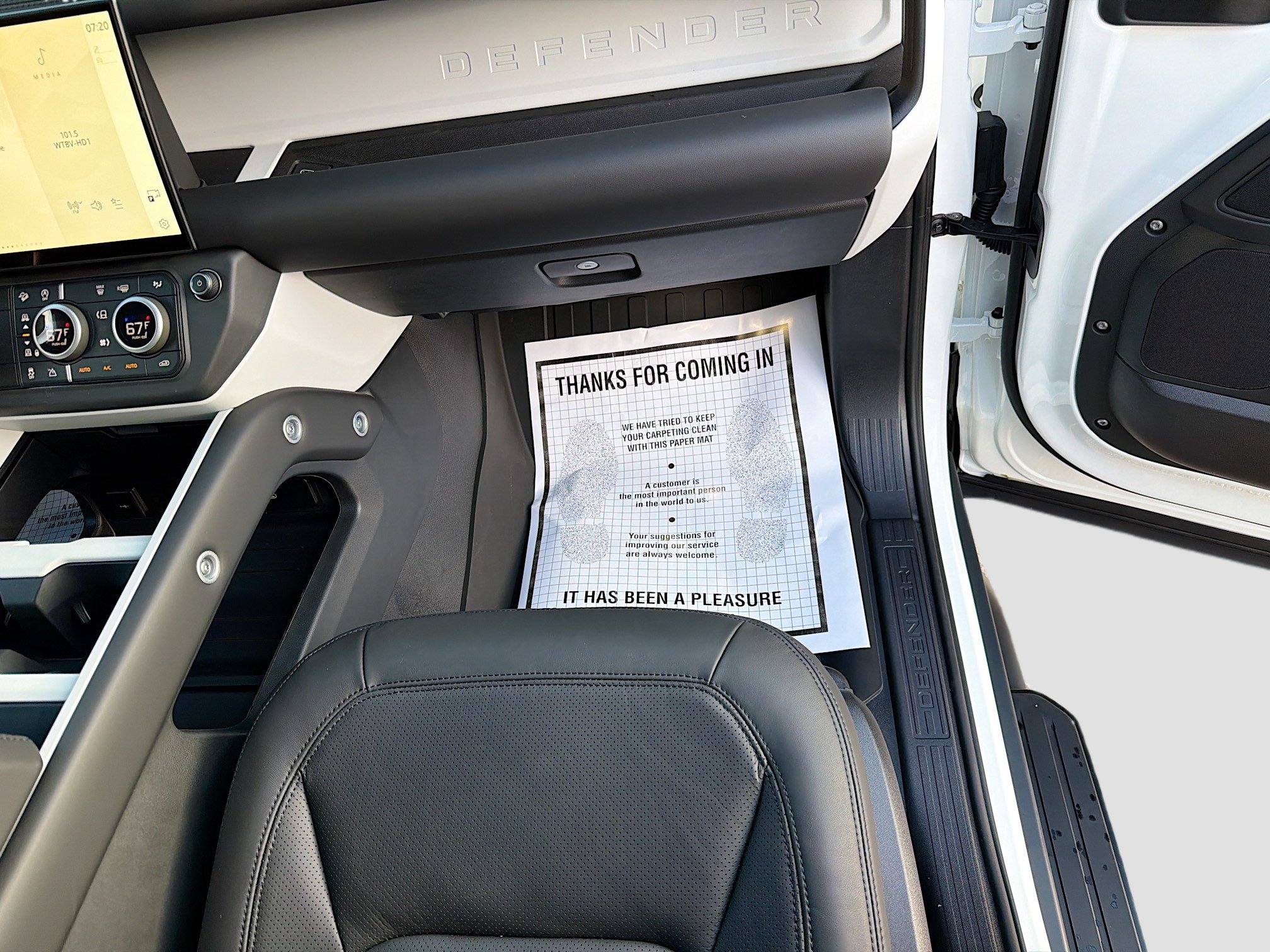 New 2026 Land Rover Defender 110 X-Dynamic SE AWD/4WD image 17