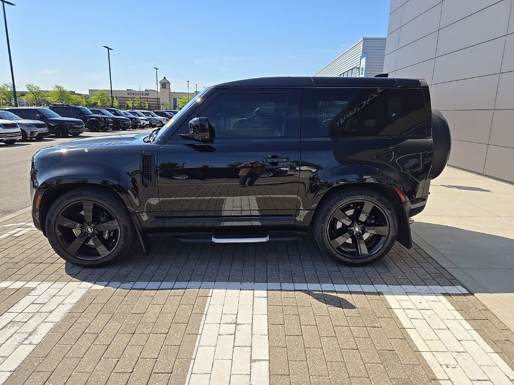 Certified 2024 Land Rover Defender 90 V8 AWD/4WD image 8