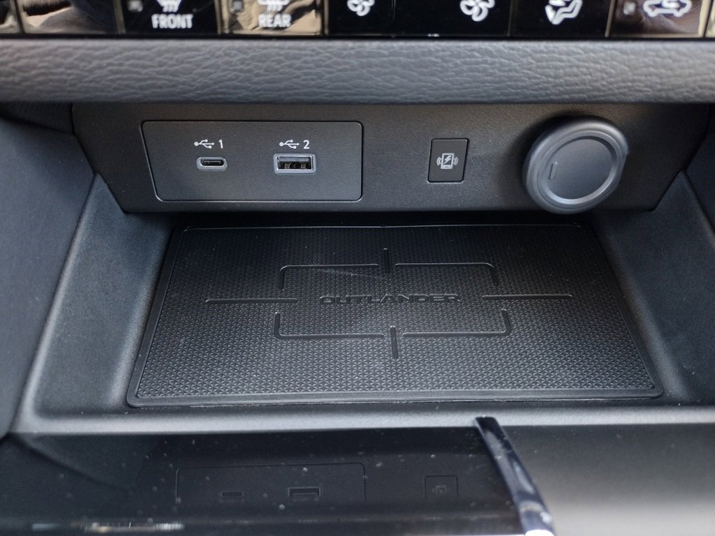 New 2025 Mitsubishi Outlander SE image 25