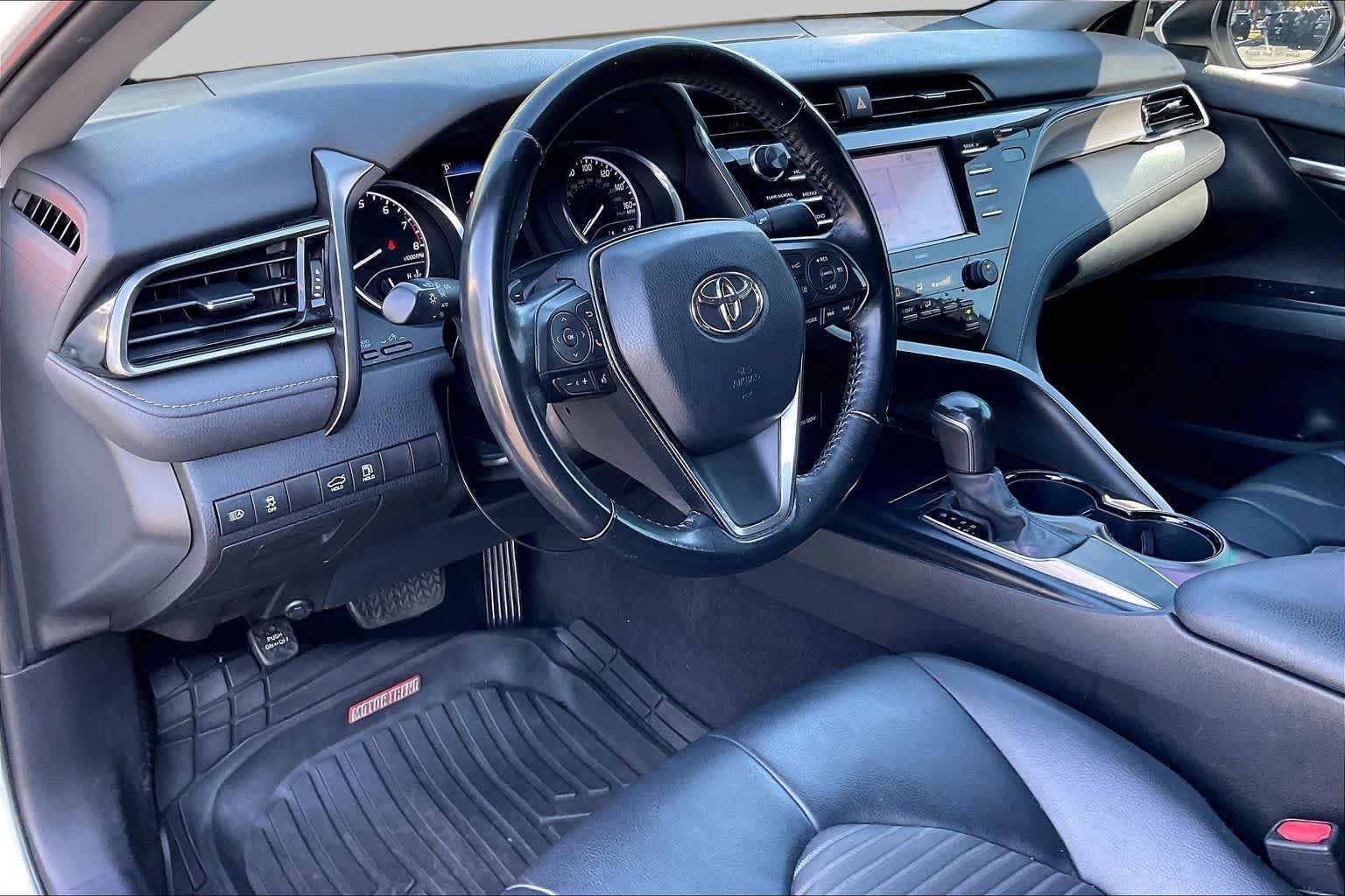 Used 2020 Toyota Camry SE FWD image 16