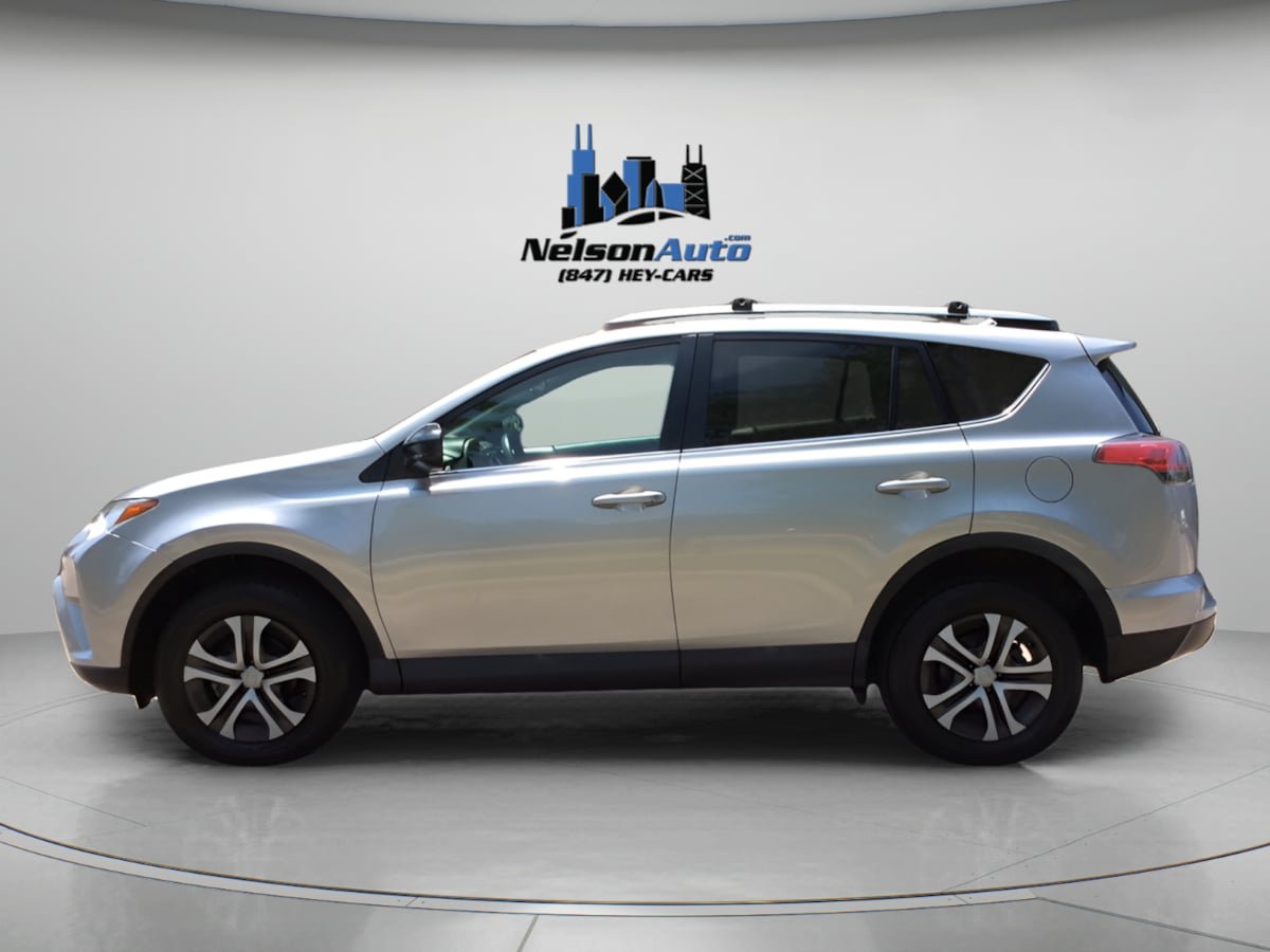 Used 2018 Toyota RAV4 LE FWD image 9