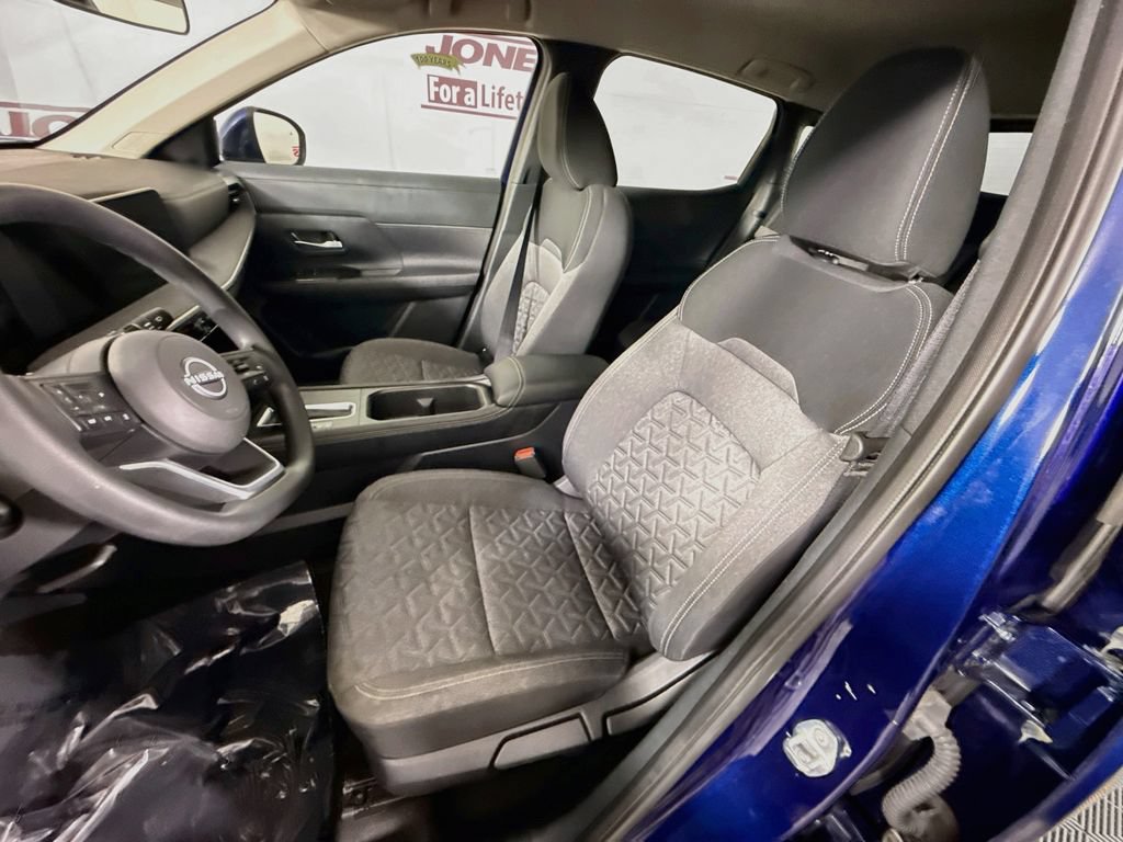 Certified 2025 Nissan Kicks SV AWD/4WD image 24
