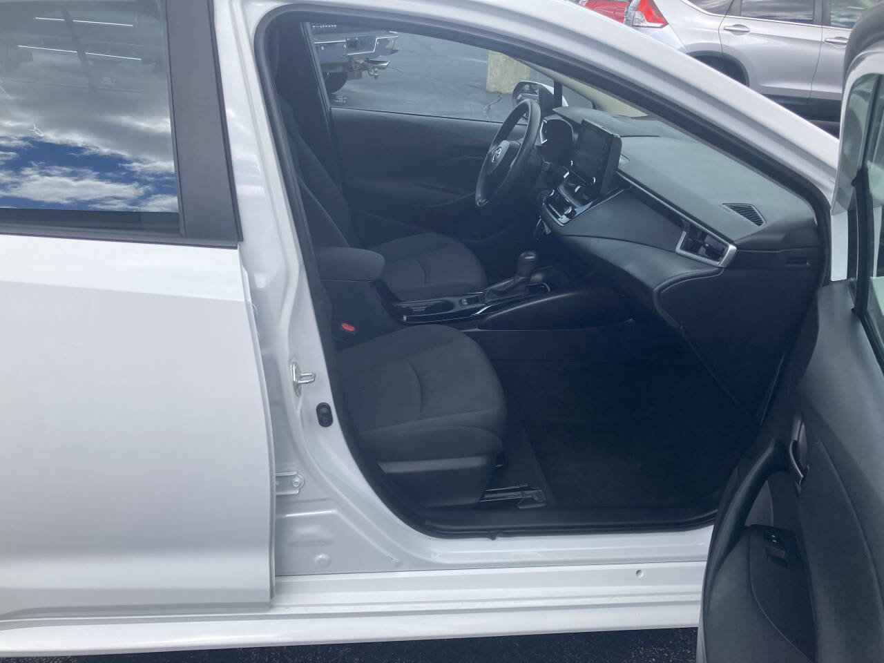 Used 2022 Toyota Corolla LE image 24