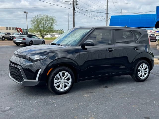 Used 2024 Kia Soul LX FWD image 3