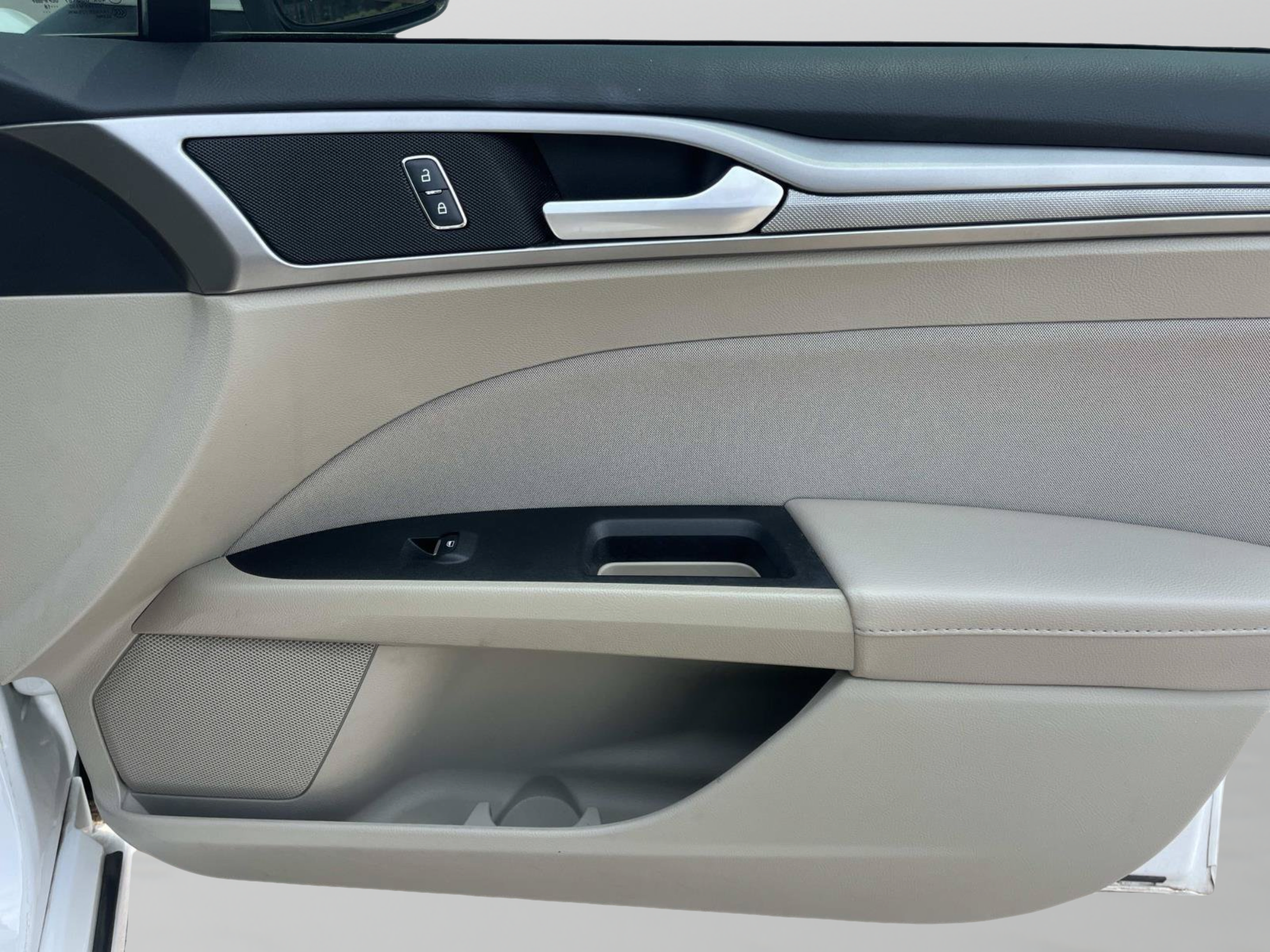 Used 2019 Ford Fusion SE FWD image 21