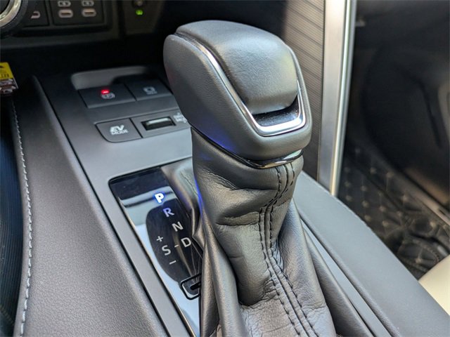 Used 2024 Toyota Venza XLE image 15