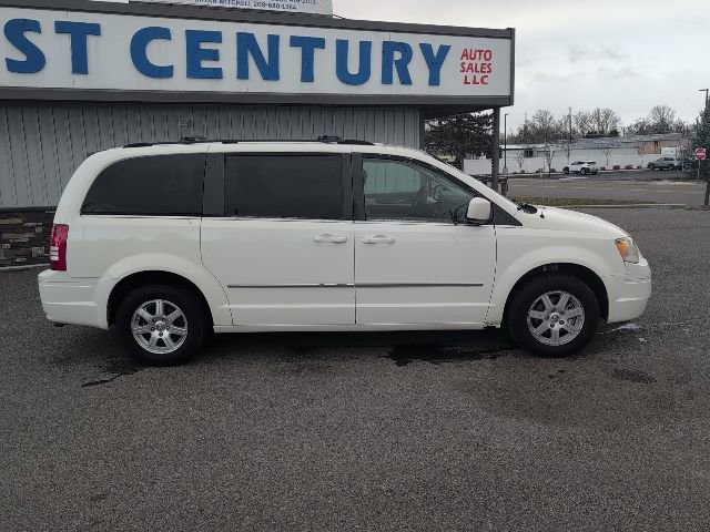 Used 2009 Chrysler Town & Country Touring image 14
