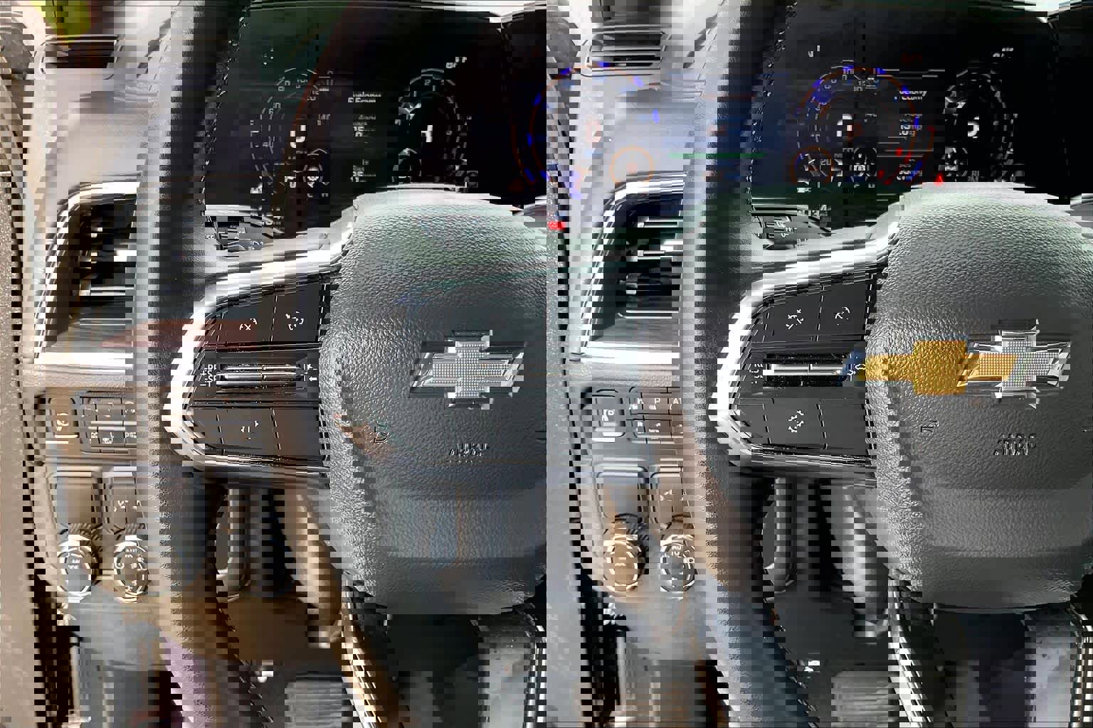 Used 2025 Chevrolet Suburban LT image 23