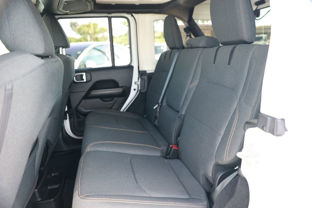 Used 2025 Jeep Wrangler Unlimited Sahara w/ Safety Group image 33