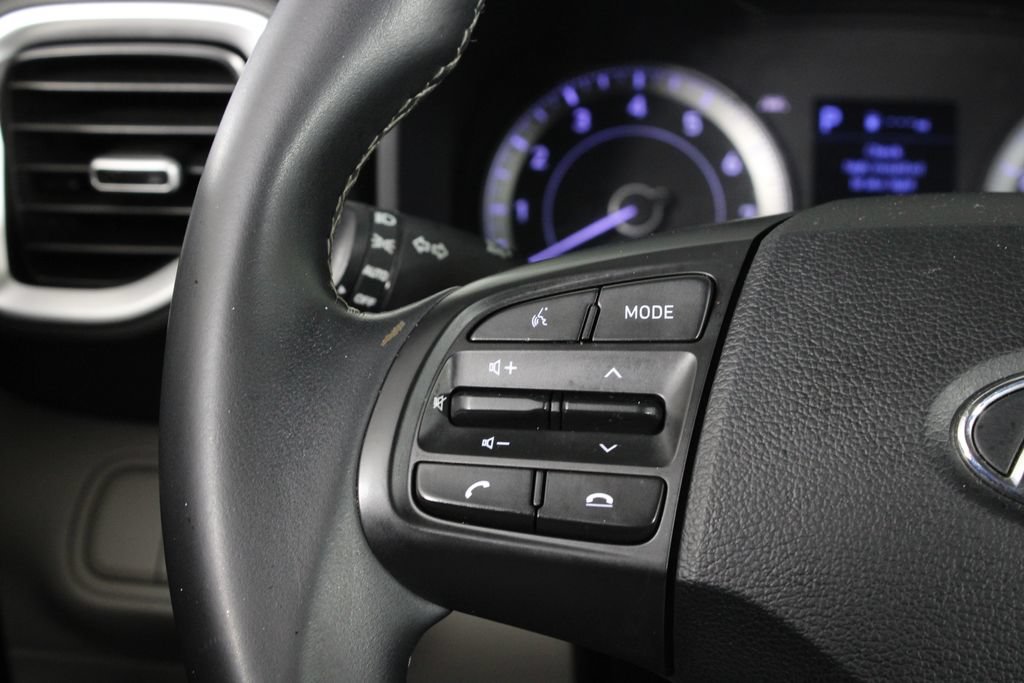 Certified 2022 Hyundai Venue SEL FWD image 26