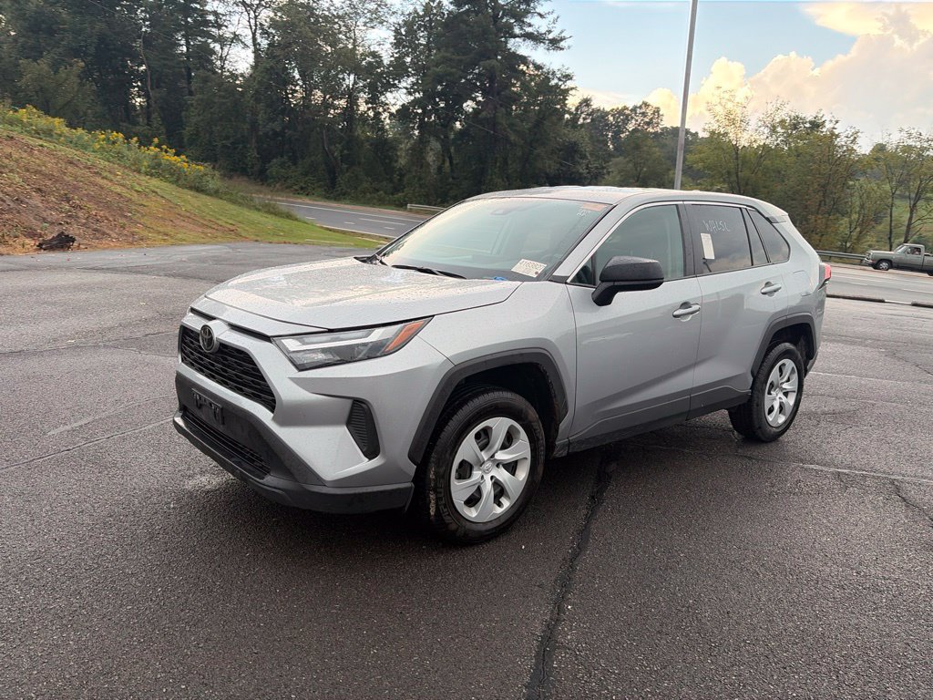 Used 2025 Toyota RAV4 LE AWD/4WD image 4
