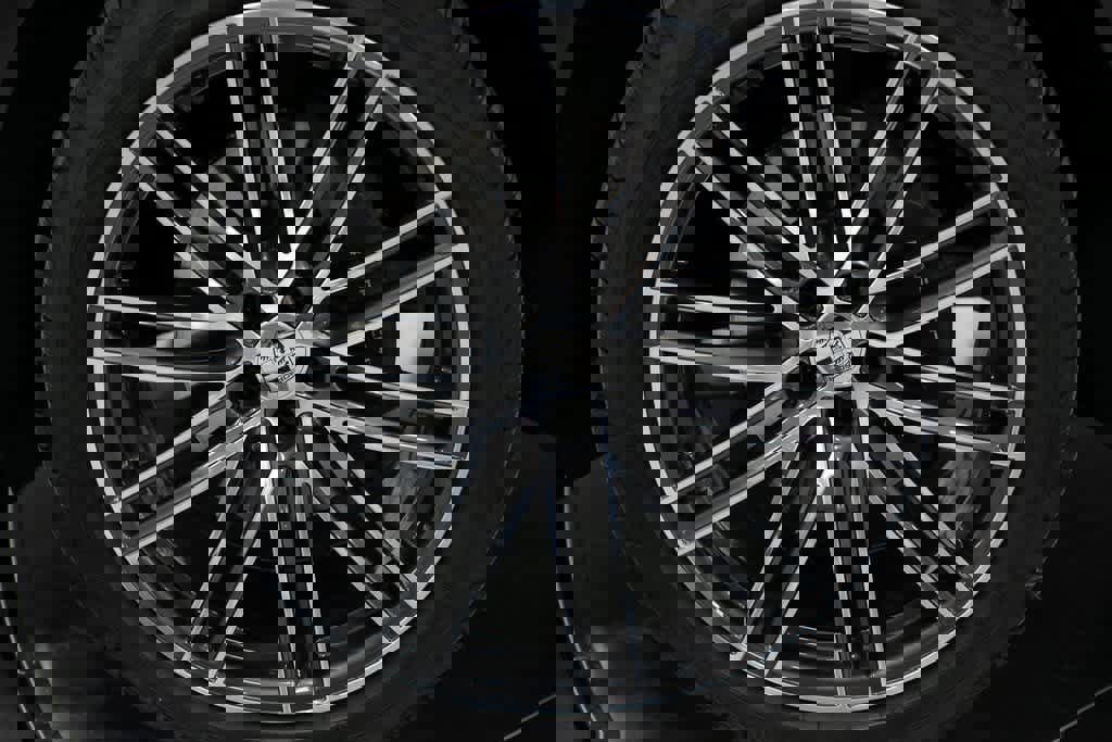 Certified 2025 Porsche Macan image 11