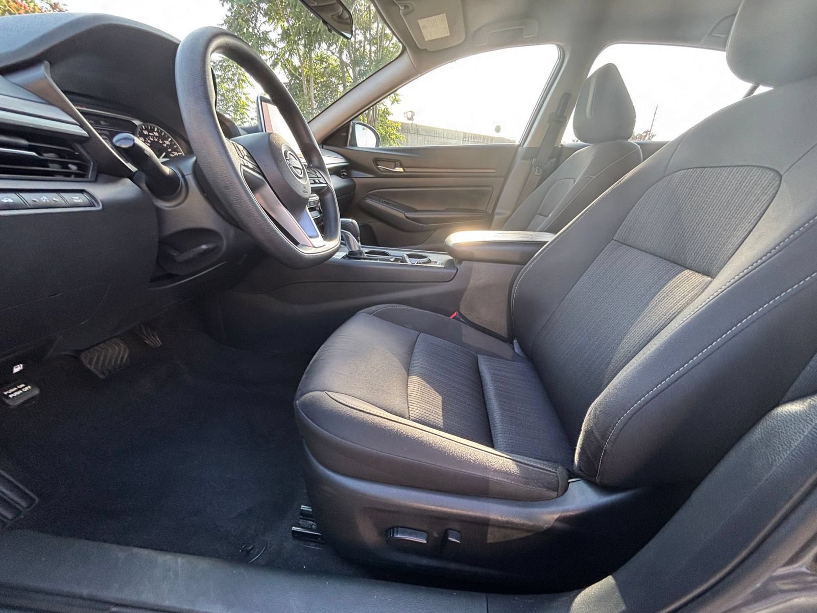 Used 2025 Nissan Altima 2.5 SV FWD image 27