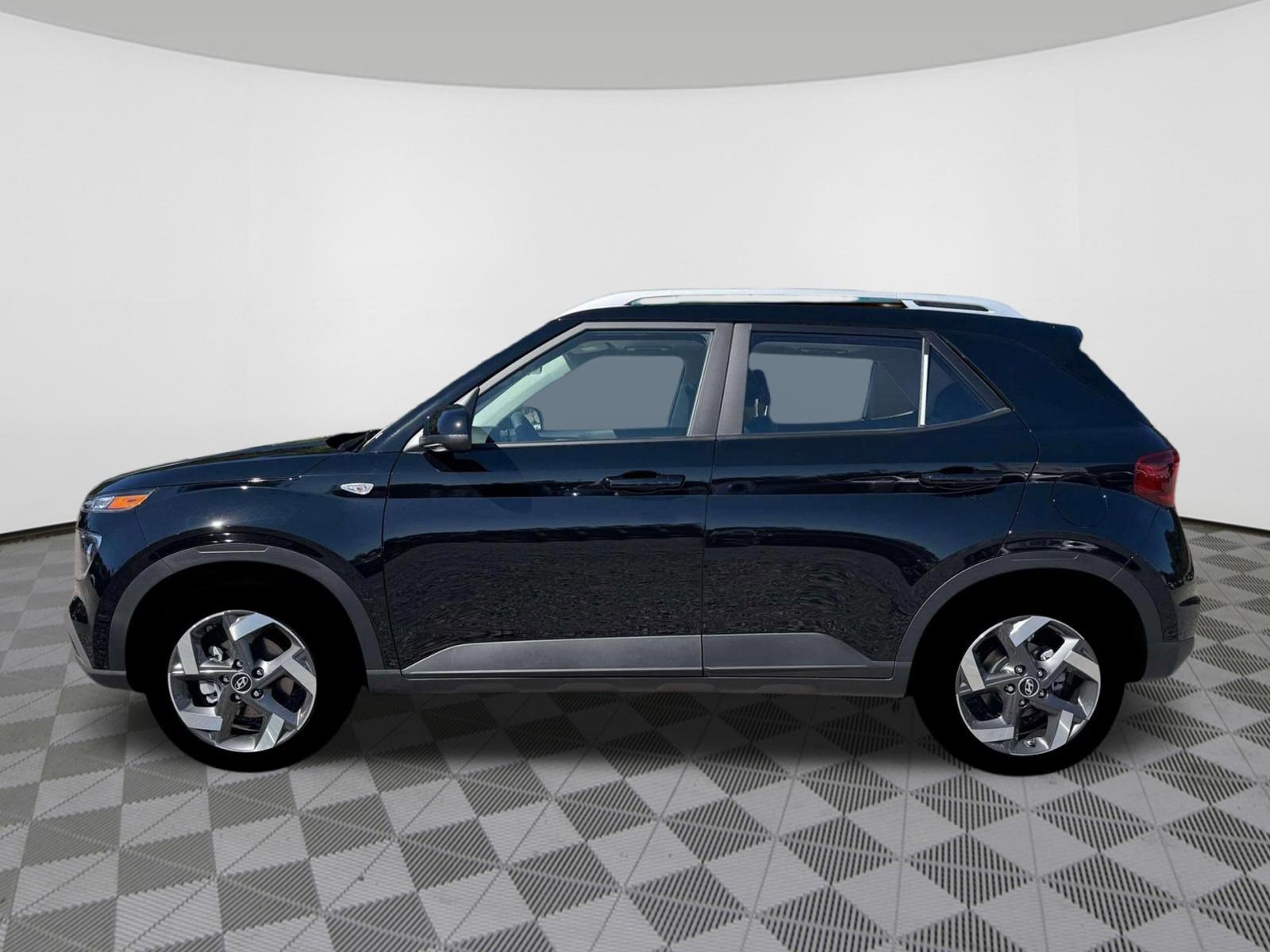 New 2026 Hyundai Venue SEL FWD image 3