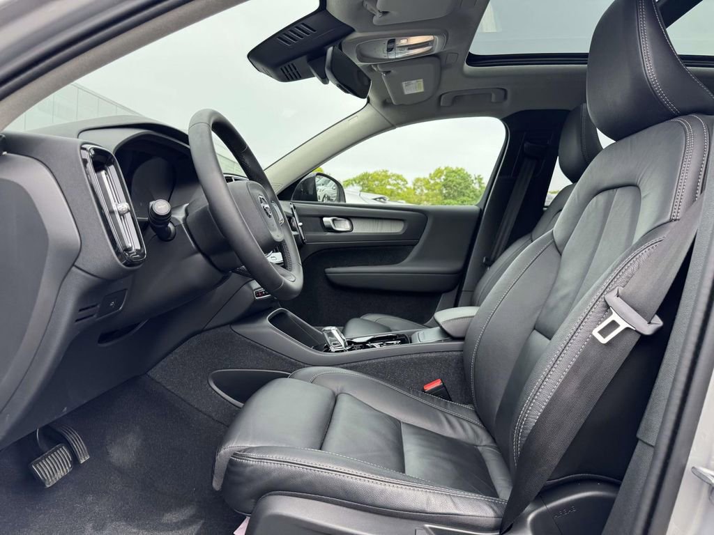 Used 2023 Volvo XC40 B5 Plus w/ Protection Package Premier AWD/4WD image 16