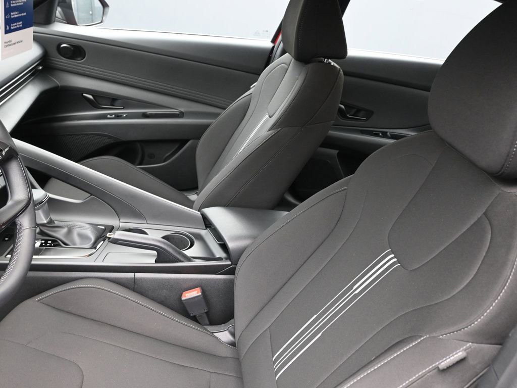 Certified 2025 Hyundai Elantra Sport image 11