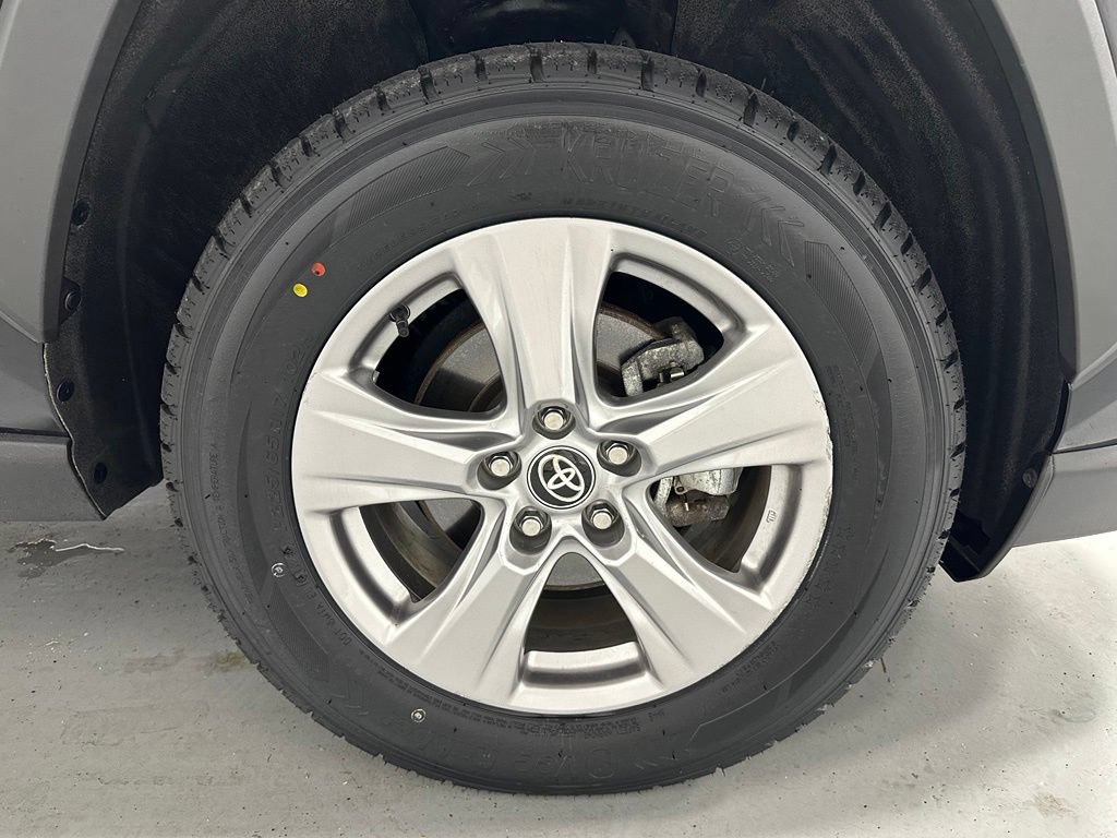 Used 2025 Toyota RAV4 XLE FWD image 62