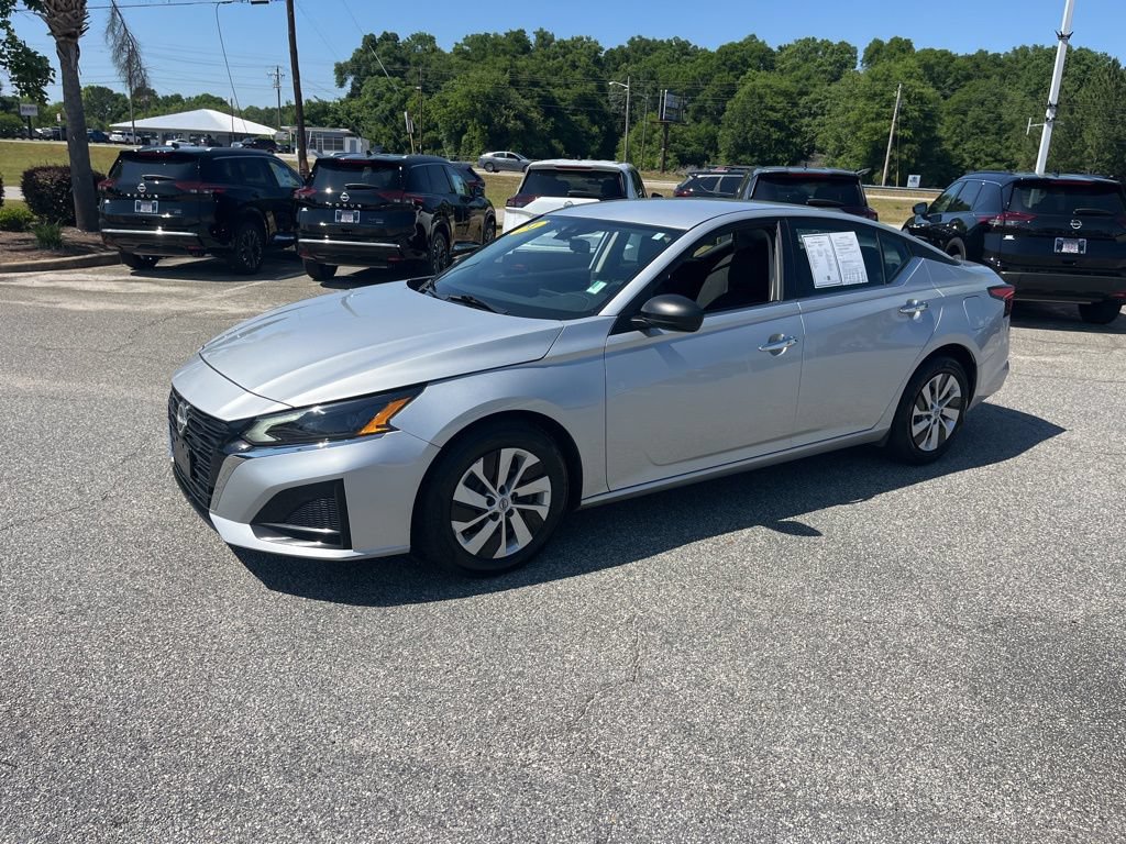 Used 2024 Nissan Altima 2.5 S FWD image 3