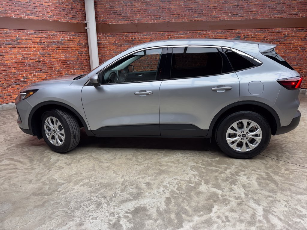 Certified 2023 Ford Escape Active w/ Tech Pack #2 AWD/4WD image 2