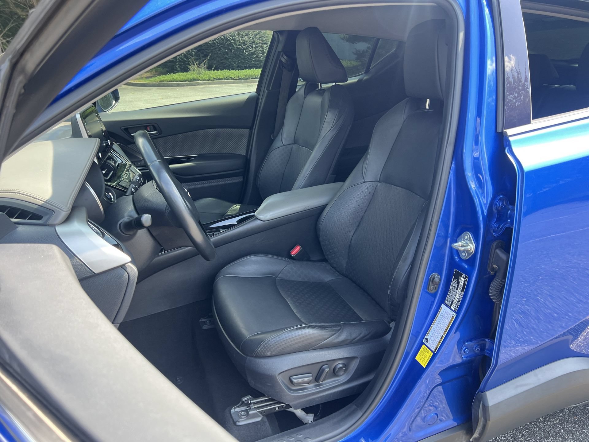 Used 2022 Toyota C-HR Limited FWD image 16