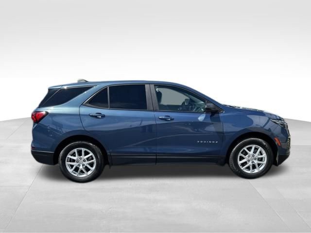 Used 2024 Chevrolet Equinox LS w/ LS Convenience Package image 4