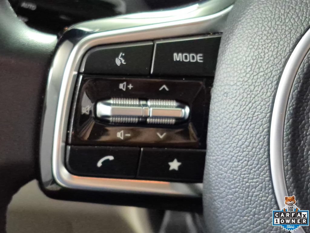 Used 2025 Kia Carnival FWD image 12