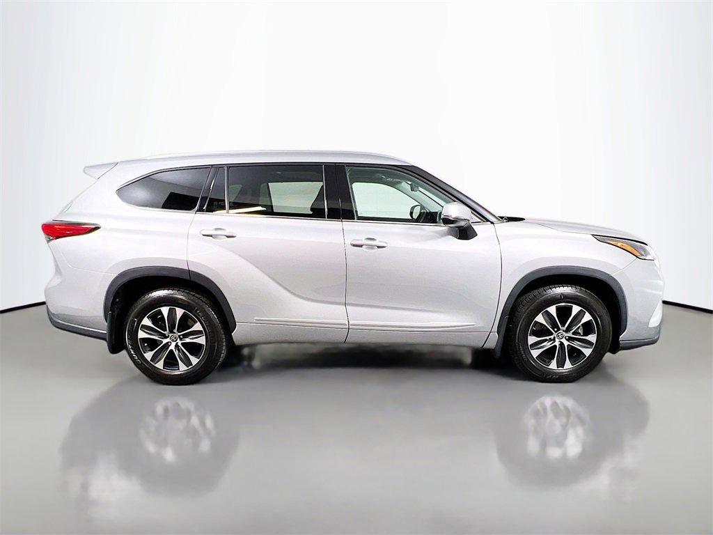 Used 2021 Toyota Highlander XLE image 28