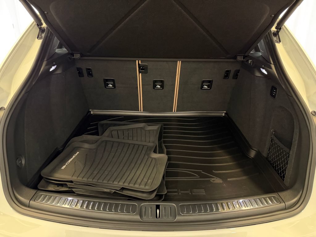 Certified 2023 Porsche Macan S AWD/4WD image 28