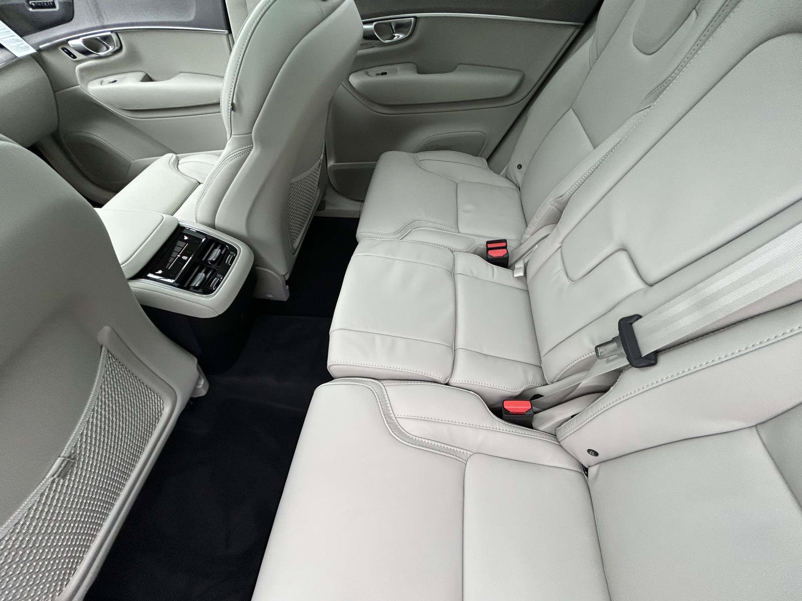 New 2026 Volvo XC90 B6 Ultra w/ Protection Package AWD/4WD image 12