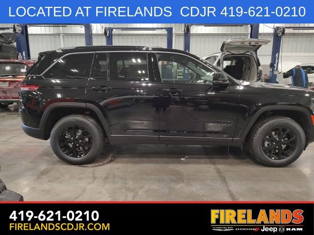 New 2026 Jeep Grand Cherokee Altitude AWD/4WD image 2