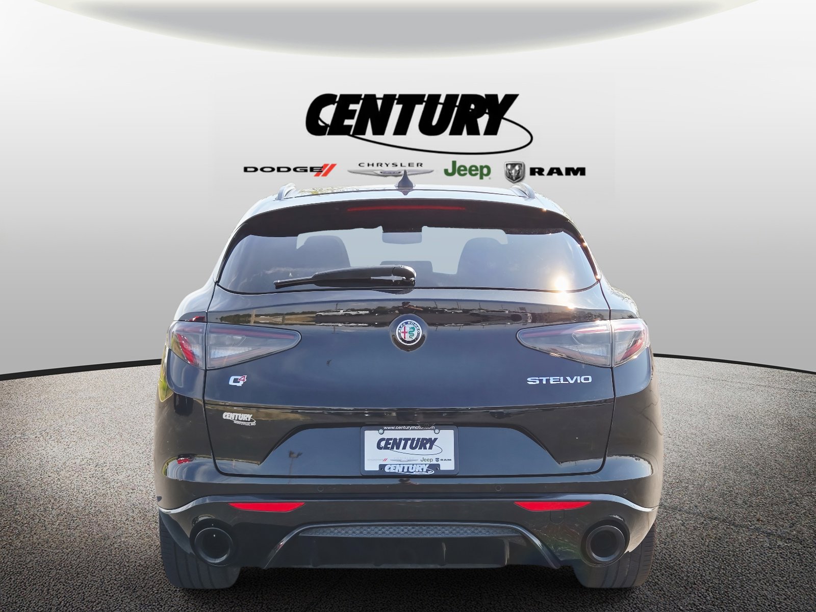 Used 2024 Alfa Romeo Stelvio Veloce image 5