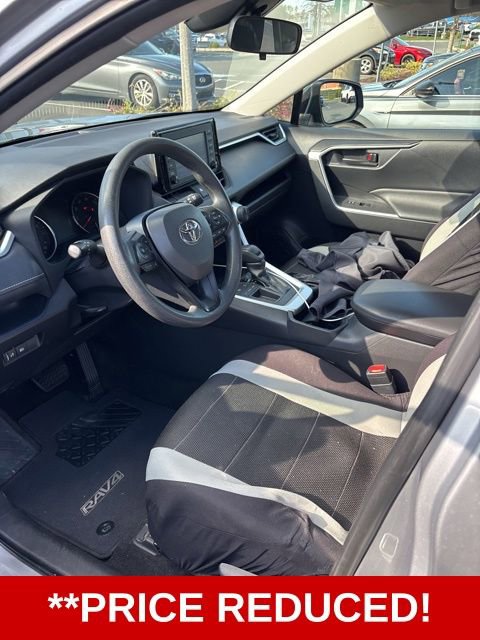 Used 2019 Toyota RAV4 LE image 2