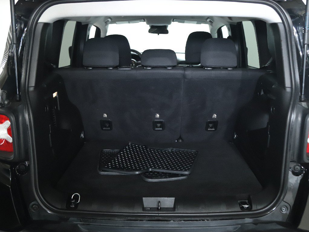 Used 2023 Jeep Renegade Latitude AWD/4WD image 27