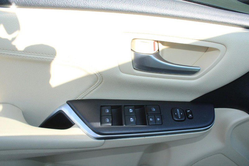 Used 2016 Toyota Camry XLE image 10