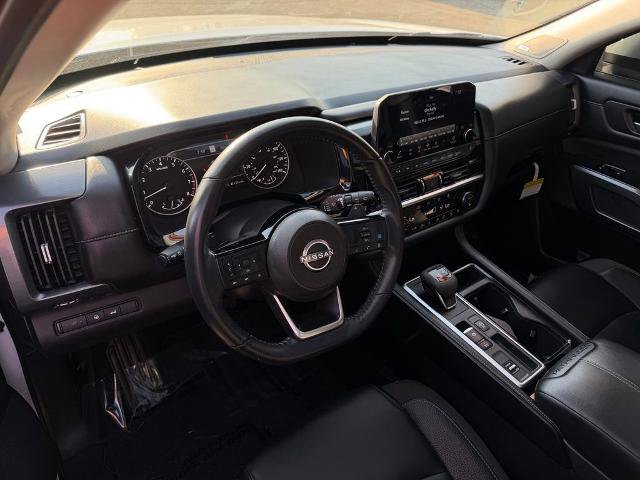 Certified 2025 Nissan Pathfinder SL w/ SL Premium Package FWD image 19