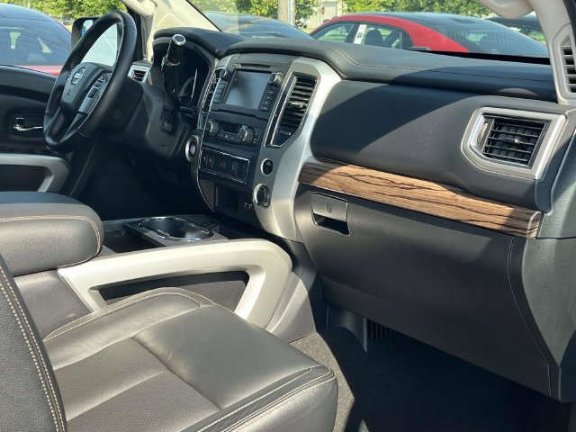 Used 2019 Nissan Titan SL RWD image 24