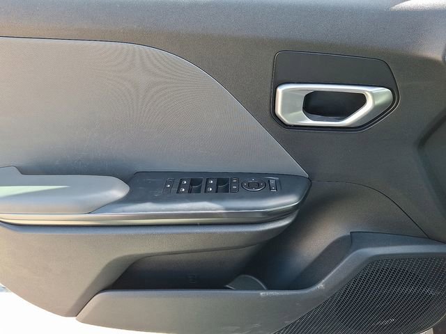 Used 2025 Kia K4 LXS image 13