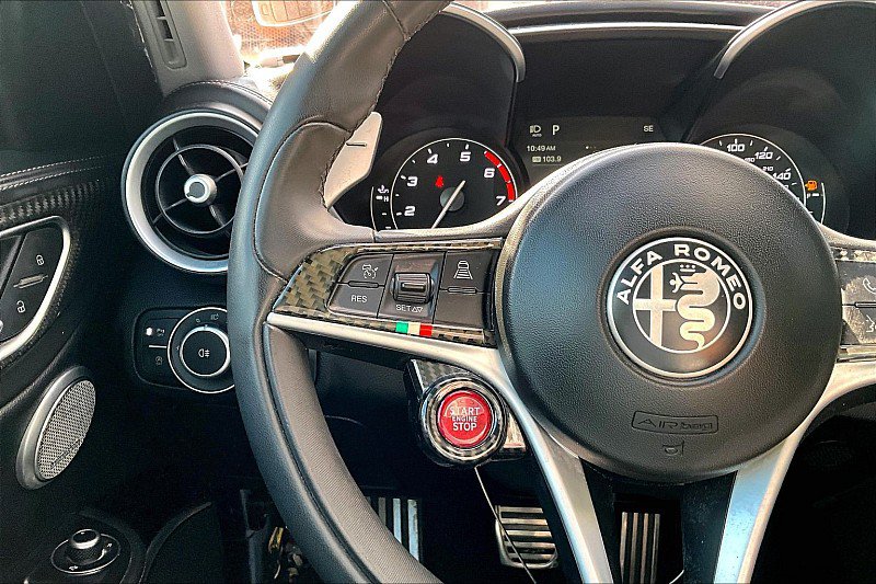 Used 2019 Alfa Romeo Giulia Ti RWD image 16
